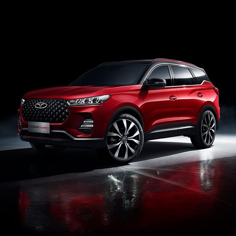 مشخصات فنی جک KMC K7 کرمان موتور JAC KMC K7 مقایسه کن مشخصات بدنه نوع بدنه SUV ابعاد بدنه 4790 در 1900 در 1760 میلیمتر فاصله بین دو محور 2750 میلیمتر تعداد سرنشین 5 وزن 1735 کیلوگرم قوای محرکه نوع پیشرانه خطی حجم پیشرانه 1499 سیسی تعداد سیلندر 4 تعداد سوپاپ 16 توربوشارژر دارد سوپرشارژر ندارد حداکثر توان 174 اسب بخار در 4850 دور در دقيقه حداکثر گشتاور 251 نیوتنمتر در 1500دور در دقیقه حداکثر سرعت 160 کیلومتر بر ساعت مصرف سوخت میزان مصرف سوخت شهری 10.1 لیتر در 100 کیلومتر میزان مصرف سوخت در بزرگراهها 7 لیتر در 100 کیلومتر میزان مصرف سوخت ترکیبی 8.6 لیتر در 100 کیلومتر حجم باک 64 لیتر سیستم استارت-استاپ ندارد سیستم انتقال قدرت نوع جعبهدنده خودکار دوکلاچ تعداد دنده 6 دیفرانسیل لغزش محدود ندارد محور محرک جلو شاسی سیستم فرمان برقی ستون فرمان تلسکوپی دارد سیستم ترمز جلو دیسکی سیستم ترمز عقب دیسکی سیستم بازیابی انرژی ترمز ندارد قابلیتهای ایمنی و کنترلی خودرو سیستم ترمز ضد قفل ABS دارد سیستم تقسیم نیروی ترمز EBD دارد سیستم کنترل پایداری خودروی ESP دارد سیستم کنترل ترکشن دارد سیستم ترمز اضطراری خودکار ندارد سیستم حفظ خودرو بین خطوط ندارد سیستم کمکی حرکت در سربالایی HAS دارد کروز کنترل دارد کروز کنترل تطبیقپذیر ندارد تشخیص نقاط کور ندارد سیستم کمکی پارک خودکار ندارد ایموبلایزر دارد فشار باد تایرها دارد تایرهای پنچر رو ندارد کیسه هوای راننده دارد کیسه هوای سرنشین دارد کیسه هوای کناری دارد کیسه هوای پردهای دارد پیشکشنده کمربند ایمنی دارد امکانات بدنه چراغ روشنایی در روز دارد تنظیم خودکار چراغ جلو ندارد سنسور پارک عقب دارد امکانات داخلی استارت بدون کلید دارد نمایشگر سربالا ندارد سنسور باران دارد ترمز دستی برقی دارد کامپیوتر سفری دارد قطبنما ندارد دماسنج دارد آینه الکتروکروماتیک دارد گرمکن آینه ندارد دوربین دنده عقب دارد سانروف دارد قفل صندلی کودک دارد امکانات رفاهی گرمکن صندلی جلو دارد سردکن صندلی جلو دارد گرمکن صندلی عقب ندارد ماساژور صندلی ندارد سیستم تهویهی خودکار دارد گرمکن فرمان ندارد صندلی چرم ندارد یخچال ندارد استراحتگاه مرکزی دست دارد شارژر بیسیم ندارد سیستم صوتی و تصویری نمایشگر مرکزی دارد مسیریابی دارد نمایش ترافیک ندارد سابووفر ندارد بلوتوث دارد اندروید اتو ندارد اپل کارپلی ندارد