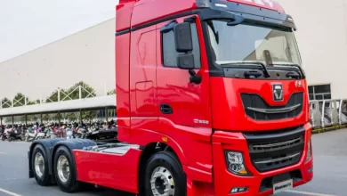کشنده XCMG P9 Series 580HP 6×4 Euro-6 XGA4250D6WC مدل F16JZ28+FHB400 مدل گیربکس ۳۴۰۰+۱۳۵۰ فاصله بین محوری (میلی متر) 12R22.5 295/80R22.5 315/70R22.5 اندازه تایر Euro 6 آلایندگی زیست محیطی ۱۶ دنده تعداد دنده ۸۰۰+۲۵۰ ظرفیت مخزن سوخت (L) ۴۴۰ محور عقب WP13.580E62 مدل موتور Weichai برند موتور ۵۸۰ قدرت موتور (اسب خار) ۳.۰۸۳ نسبت محور عقب نتیجه گیری